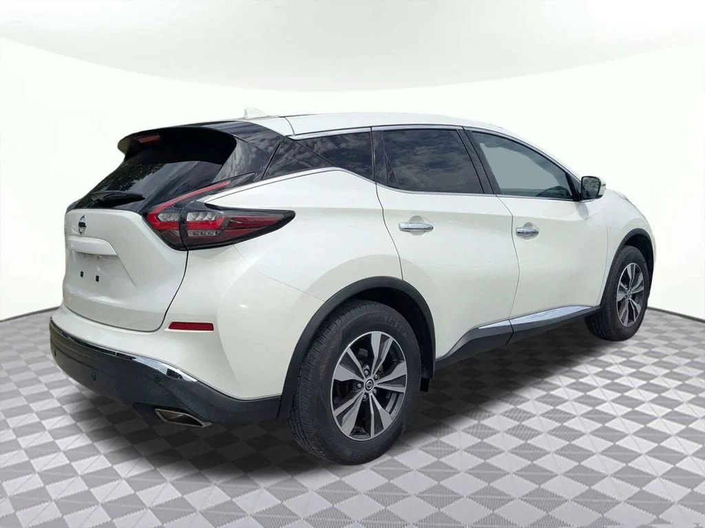 Used 2020 White Nissan S image 3