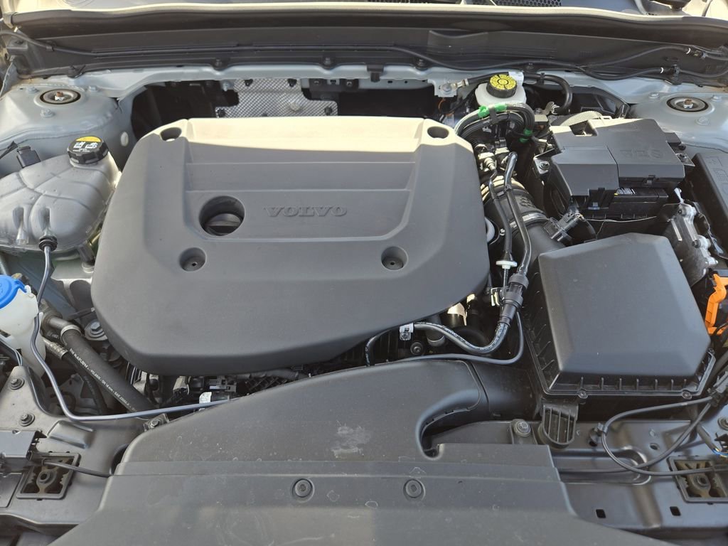 Used 2024  Volvo Core Bright Theme image 26