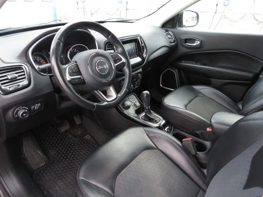 Used 2019 Granite Crystal Metallic Clear Jeep Altitude image 21
