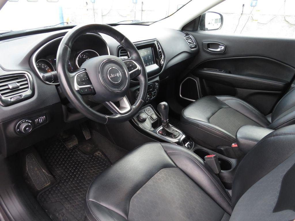 Used 2019 Granite Crystal Metallic Clear Jeep Altitude image 21