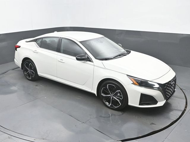 Used 2025 Pearl White Tricoat Nissan 2.5 SR image 27