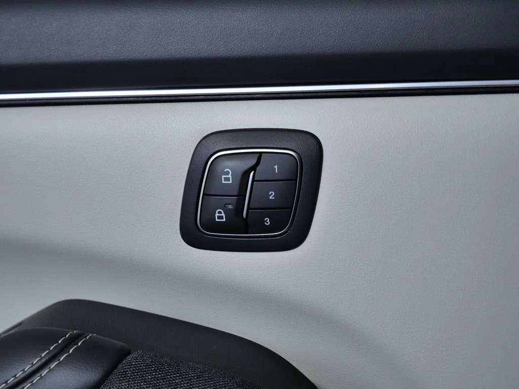 Used 2022 White Ford Premium image 28