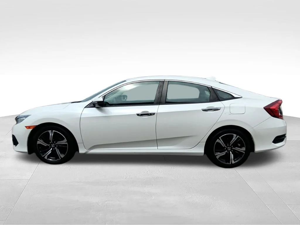 Used 2017 White Honda Touring image 3