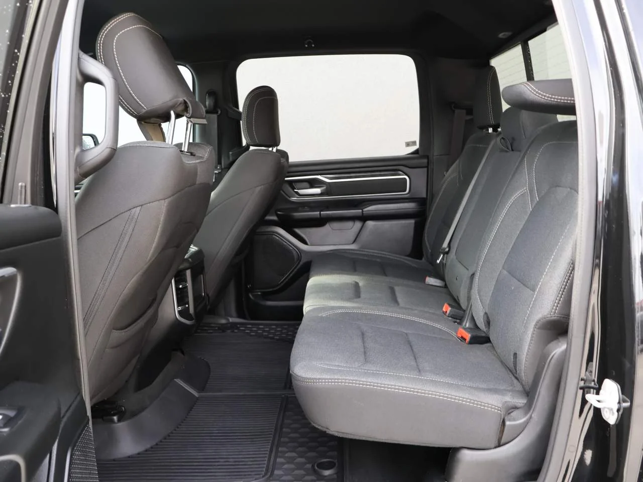Used 2020 Diamond Black Crystal Pearl Coat Ram Big Horn Crew Cab image 10