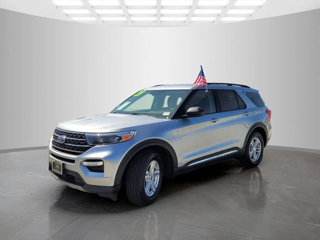 Used 2023 Iconic Silver Met Ford XLT image 8