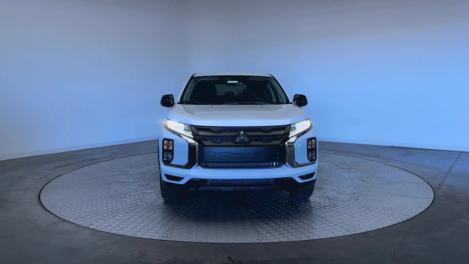 New 2026 White Diamond Mitsubishi 2.0 LE image 2