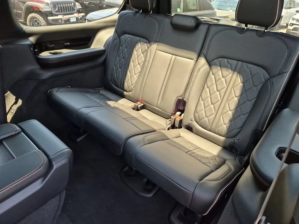 New 2026 Steel Blue Exterior Paint Jeep Summit Reserve image 23