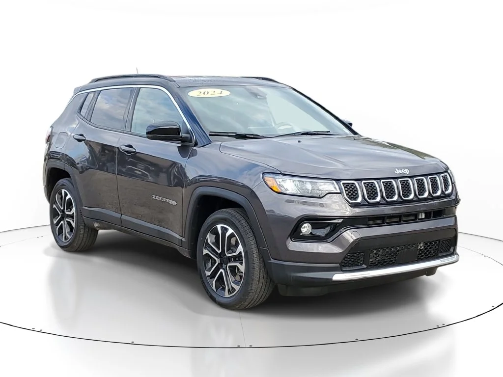 Used 2024  Jeep Limited image 2