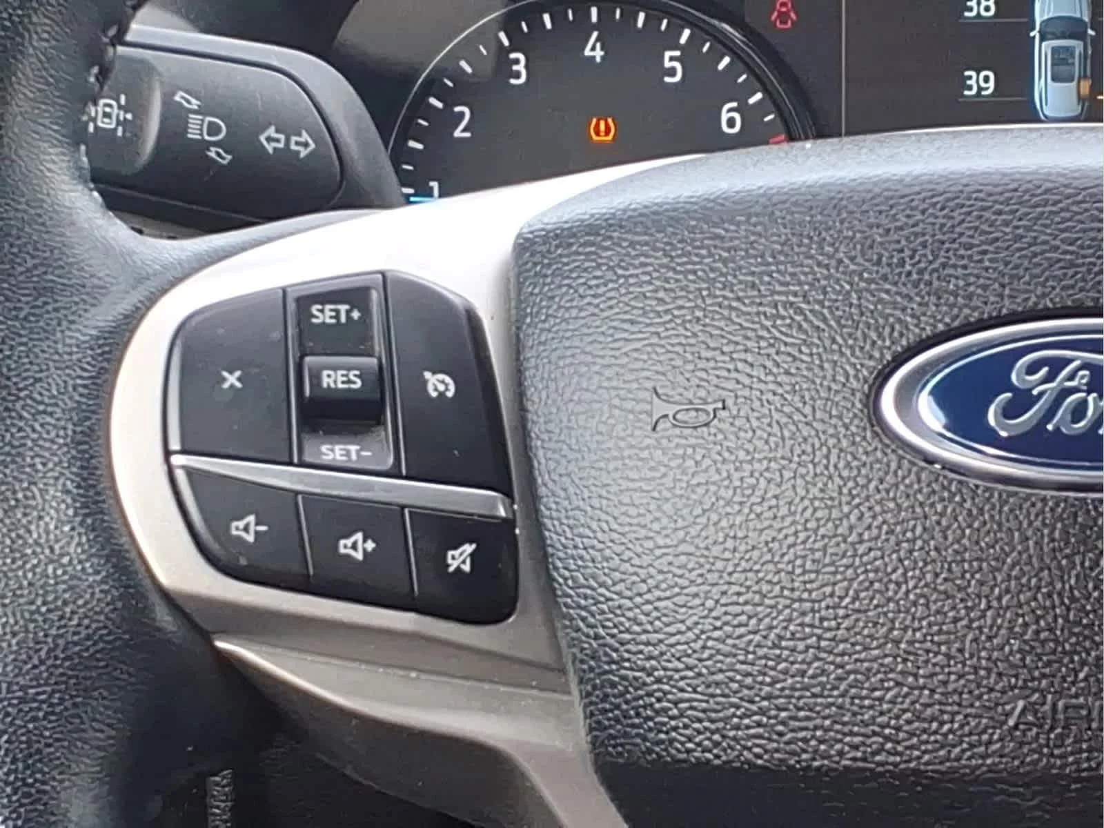Used 2023 Agate Black Metallic Ford XLT image 21