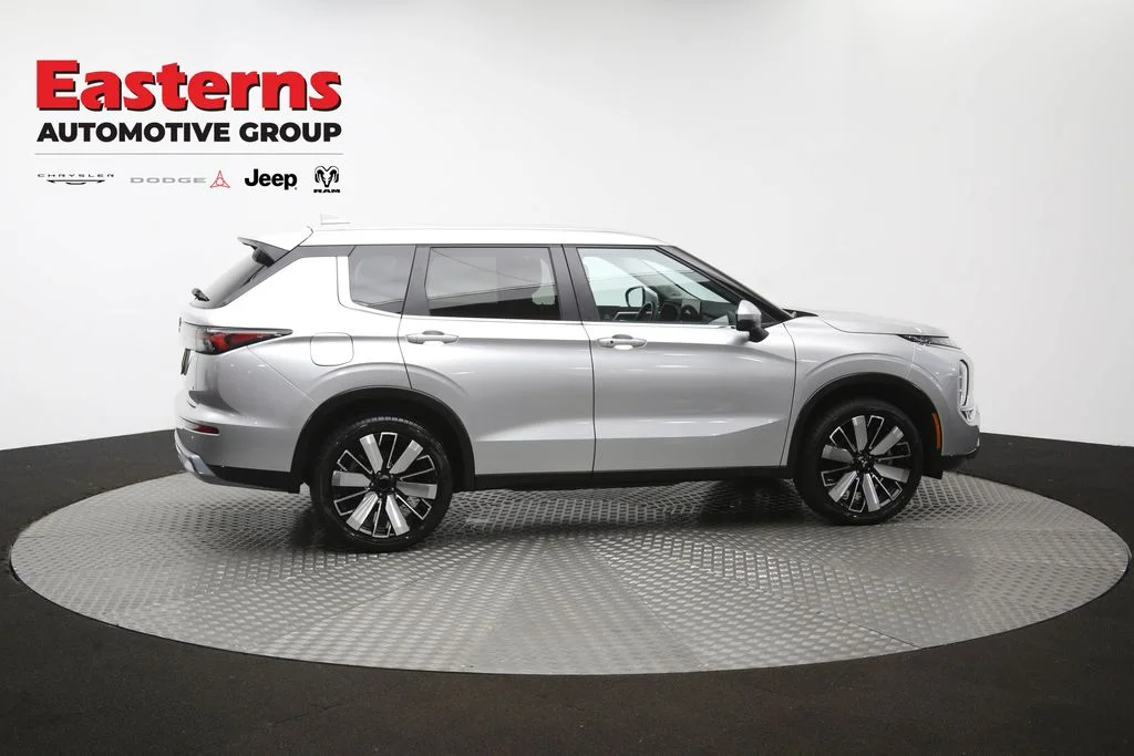 Used 2025 Silver Mitsubishi SE image 44