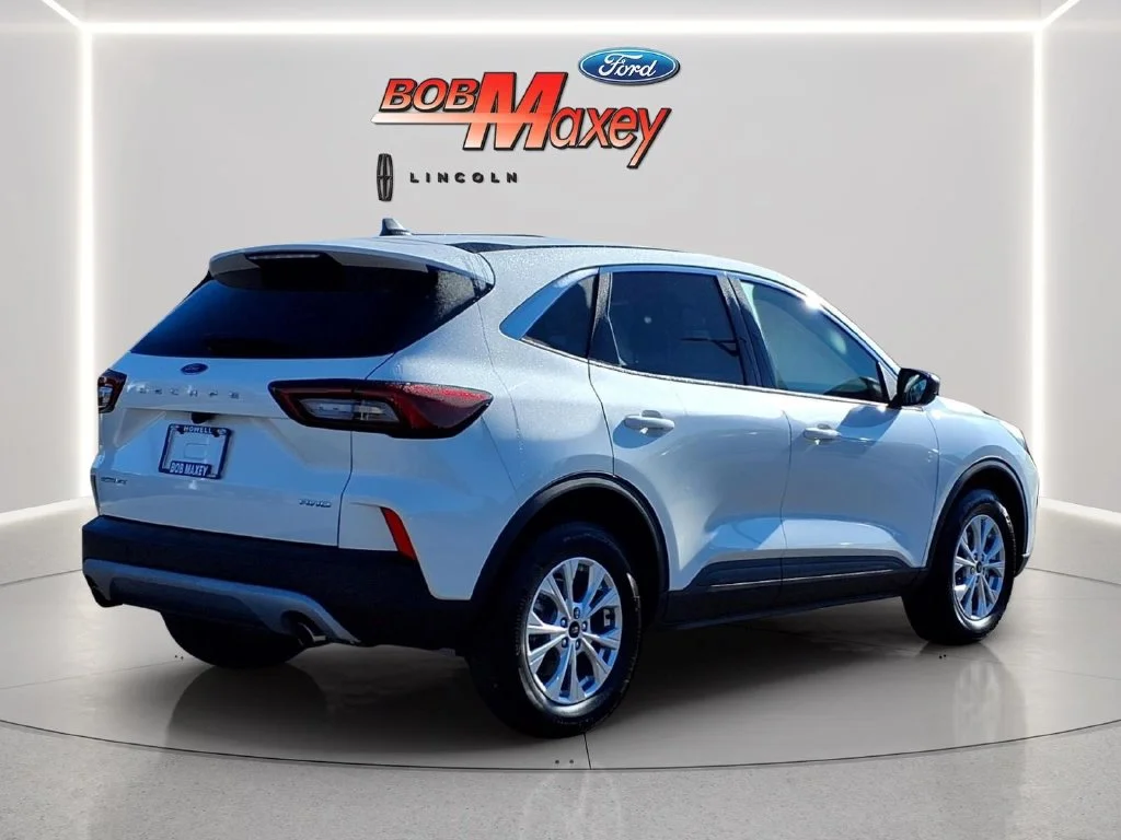 Used 2023 White Ford Active image 4
