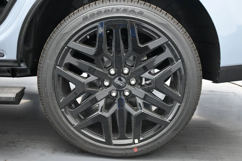 New 2026 Glacier Gray Metallic Tri-Coat Ford Platinum image 24
