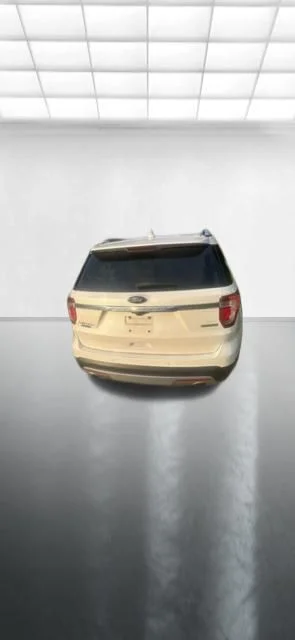 Used 2016 White Ford Limited image 6
