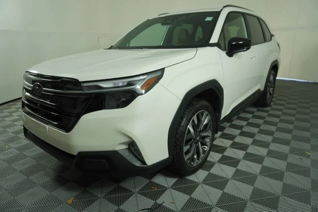 New 2026 CRYSTAL WHITE PEARL Subaru Touring image 3