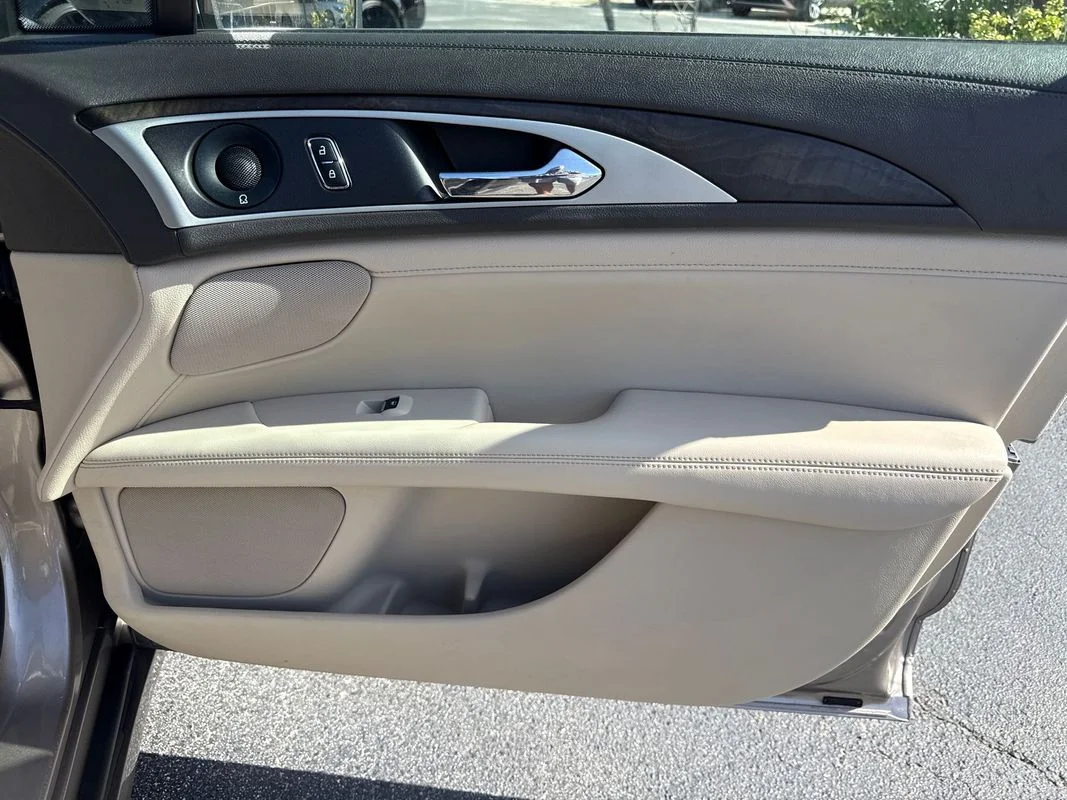 Used 2019  Lincoln Reserve I image 17