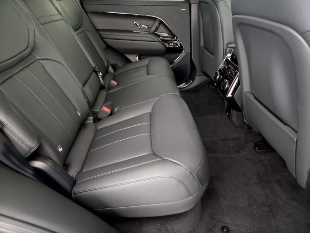 New 2026 Santorini Black Land Rover Dynamic SE image 17