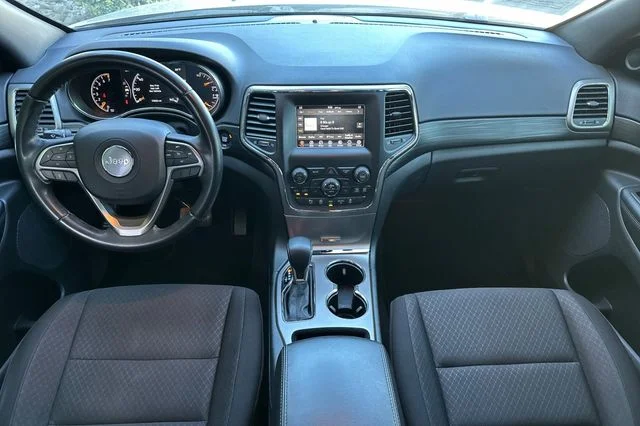Used 2021 Silver Jeep Laredo E image 17
