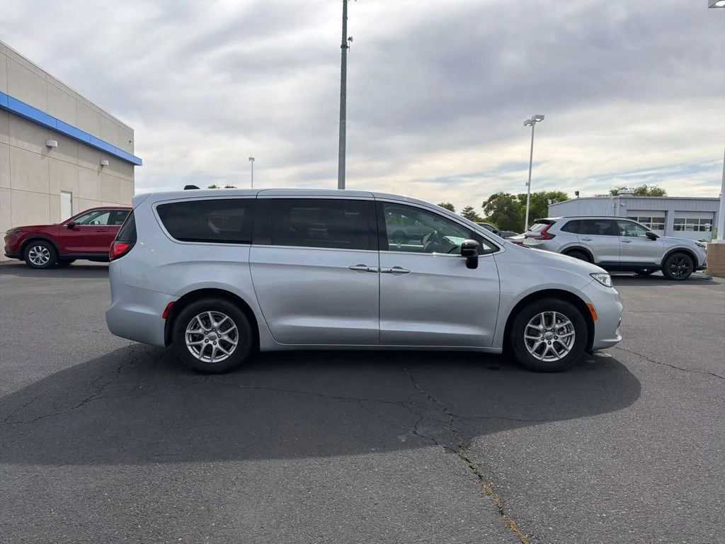 Used 2024 Silver Chrysler Touring L image 22