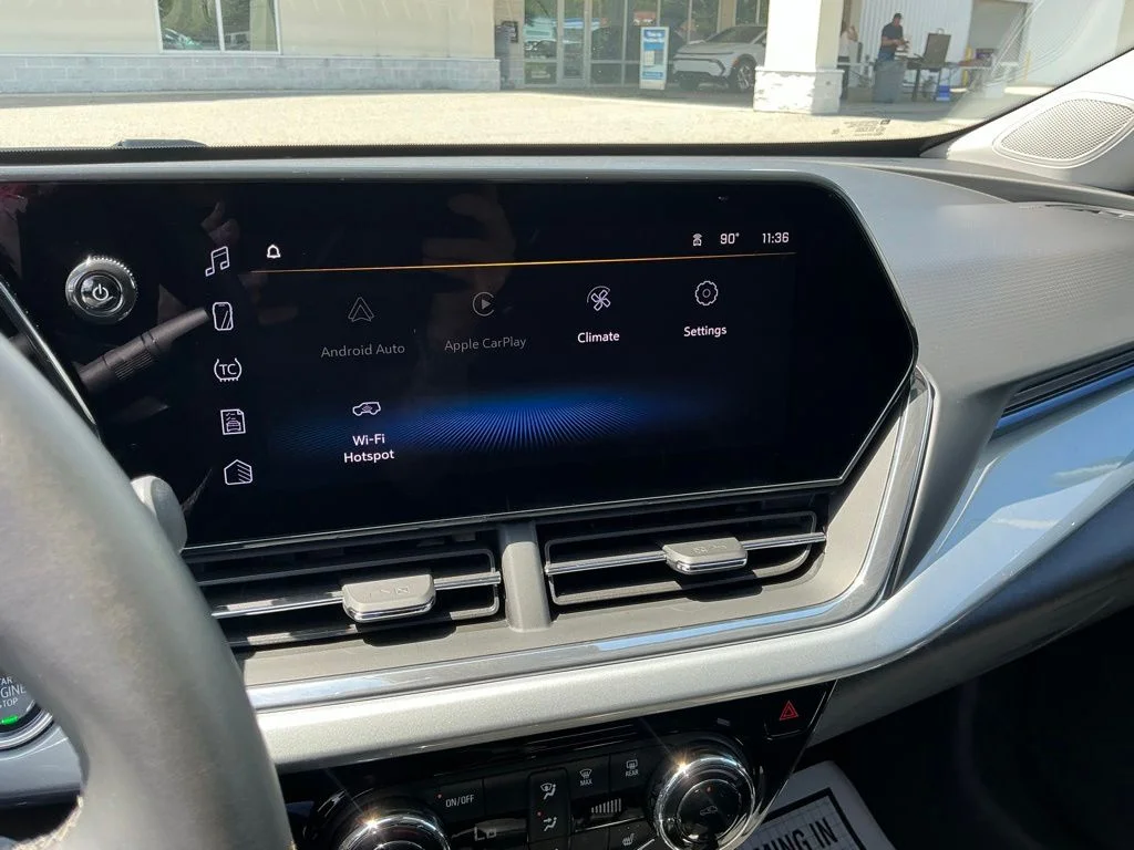 Used 2025 White Chevrolet LT image 26