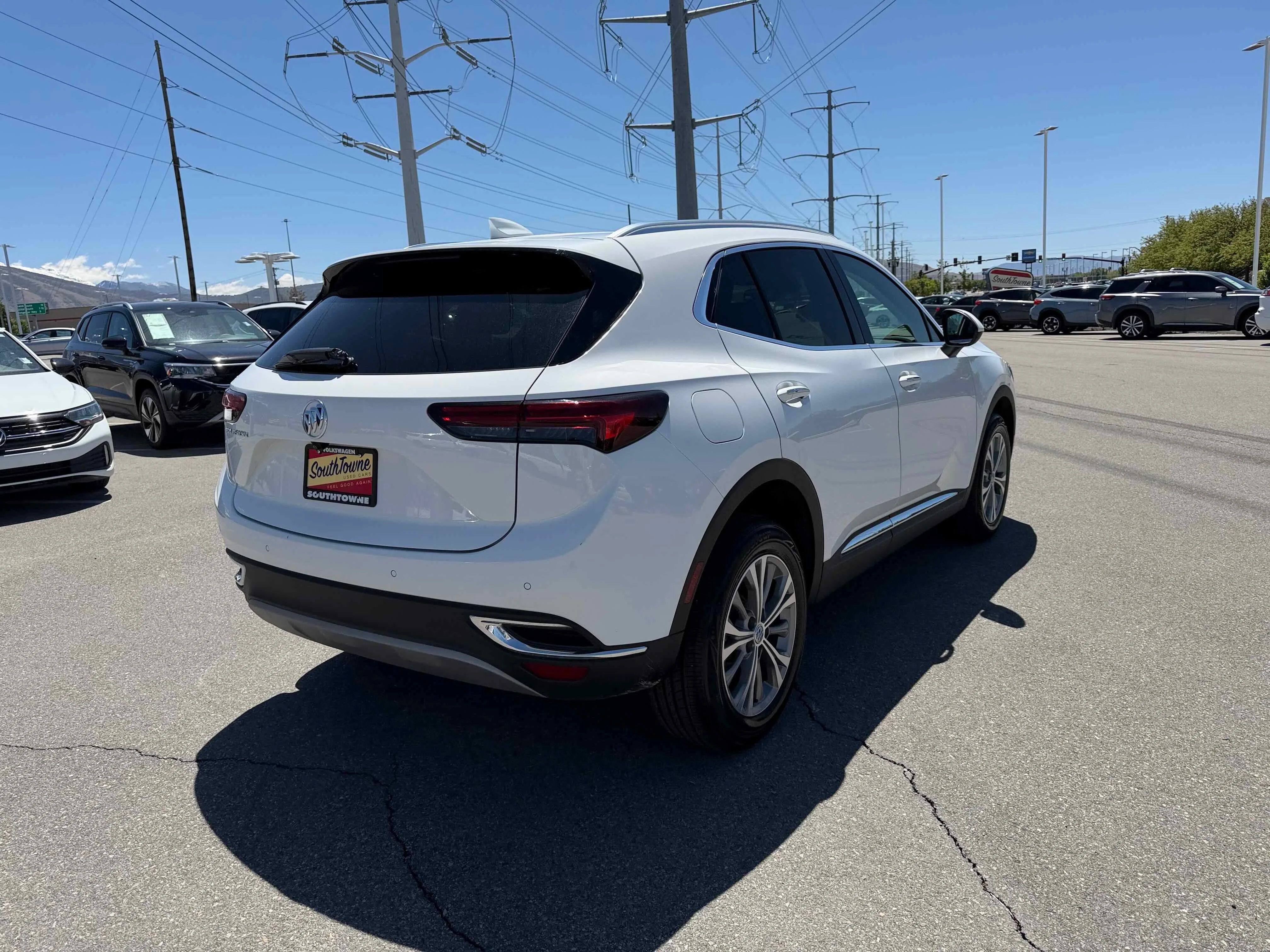 Used 2022 Summit White Buick Preferred image 7