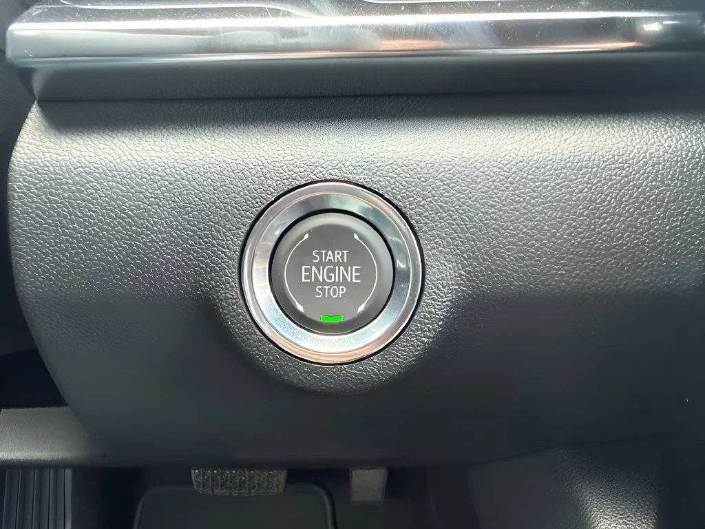 New 2027 Summit White GMC Elevation image 24