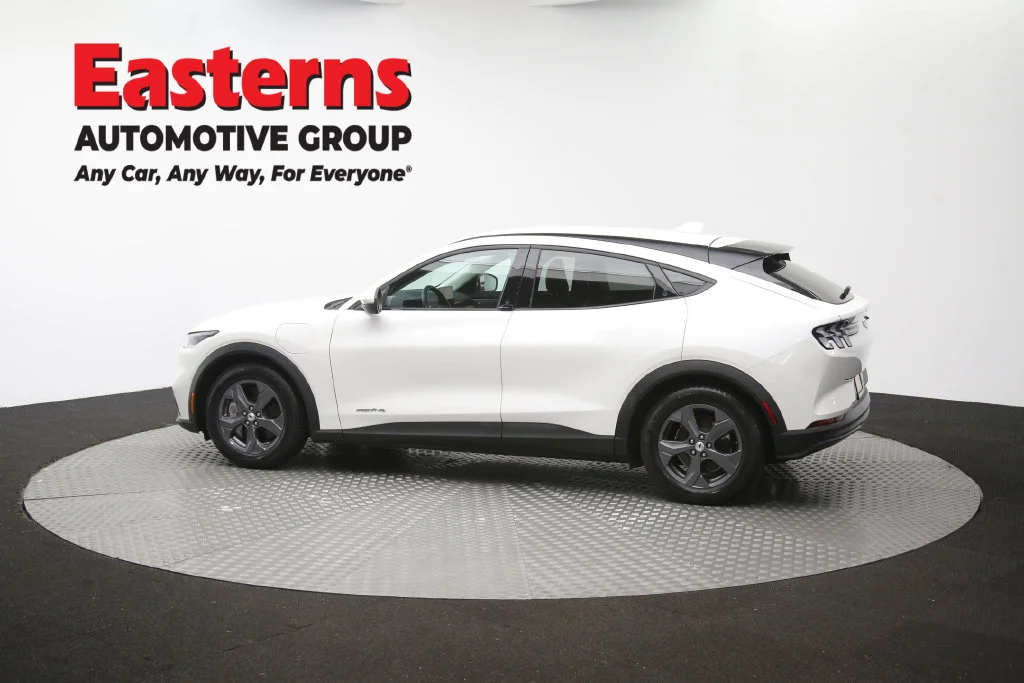 Used 2021 White Ford Select image 62