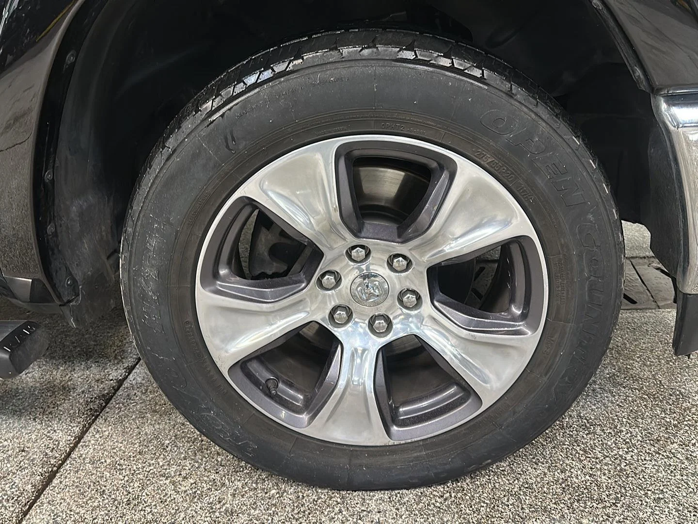 Used 2019 Diamond Black Crystal Pearlcoat Ram Laramie image 10