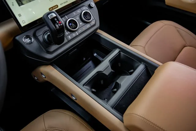 New 2026 Woolstone Green Land Rover X-Dynamic SE image 31