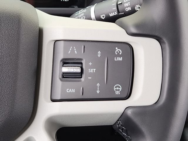 2024 Land Rover Defender thumbnail 29