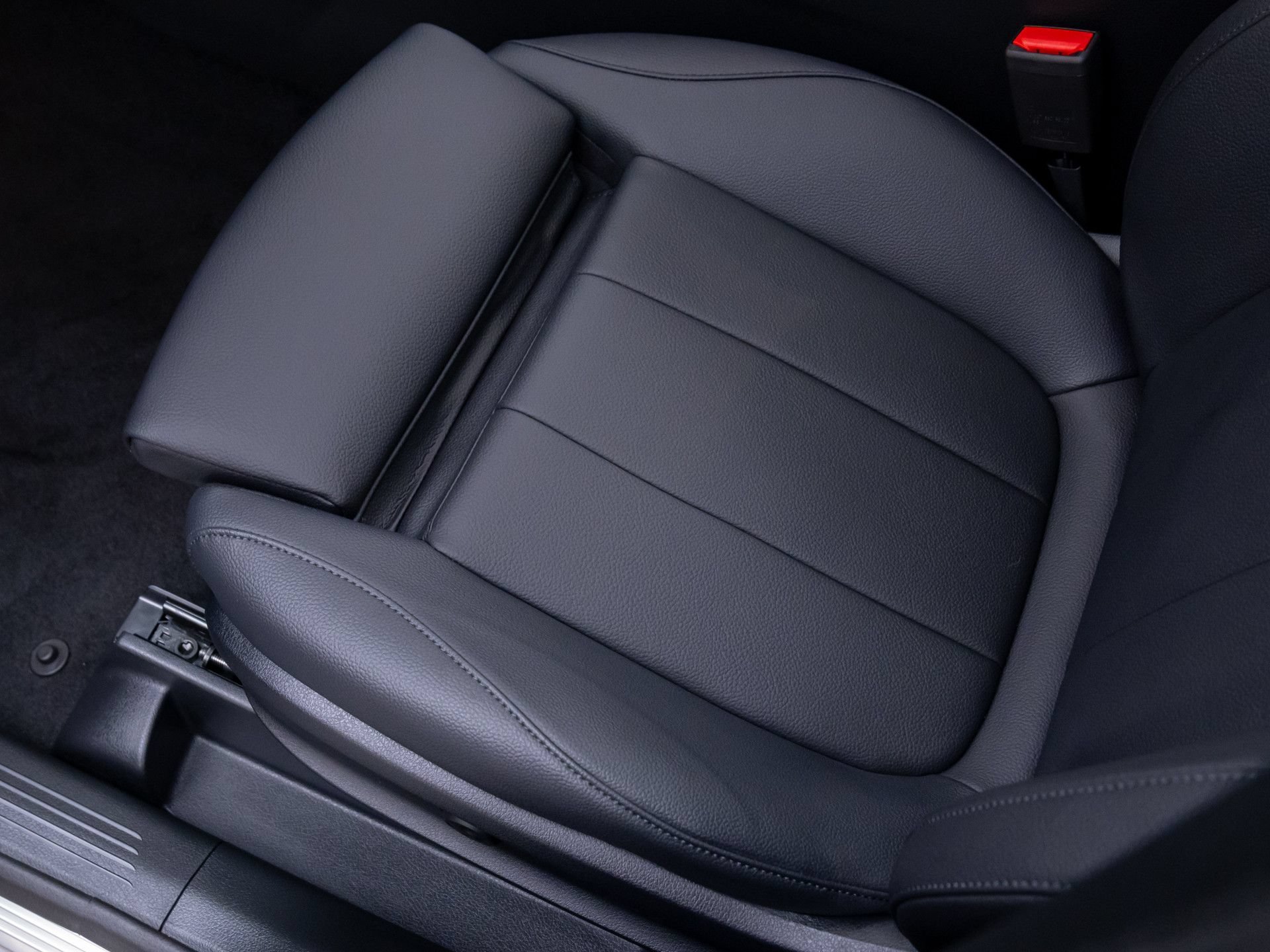 New 2026 Mountain Grey Metallic Mercedes-Benz GLB 250 image 58