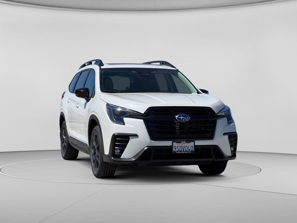 Used 2025 Crystal White Pearl Subaru Onyx Edition image 4