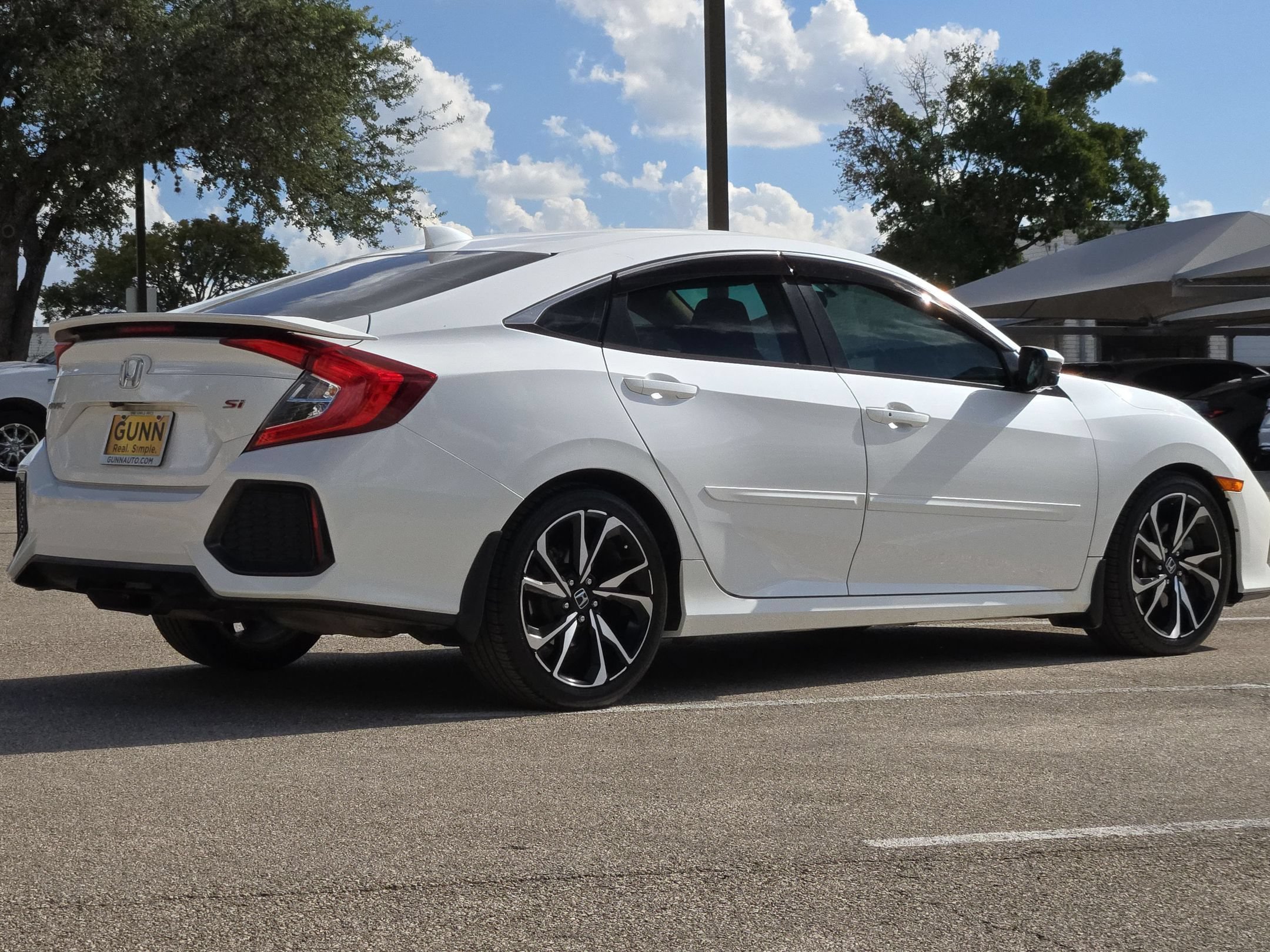 Used 2018 White Honda  image 3