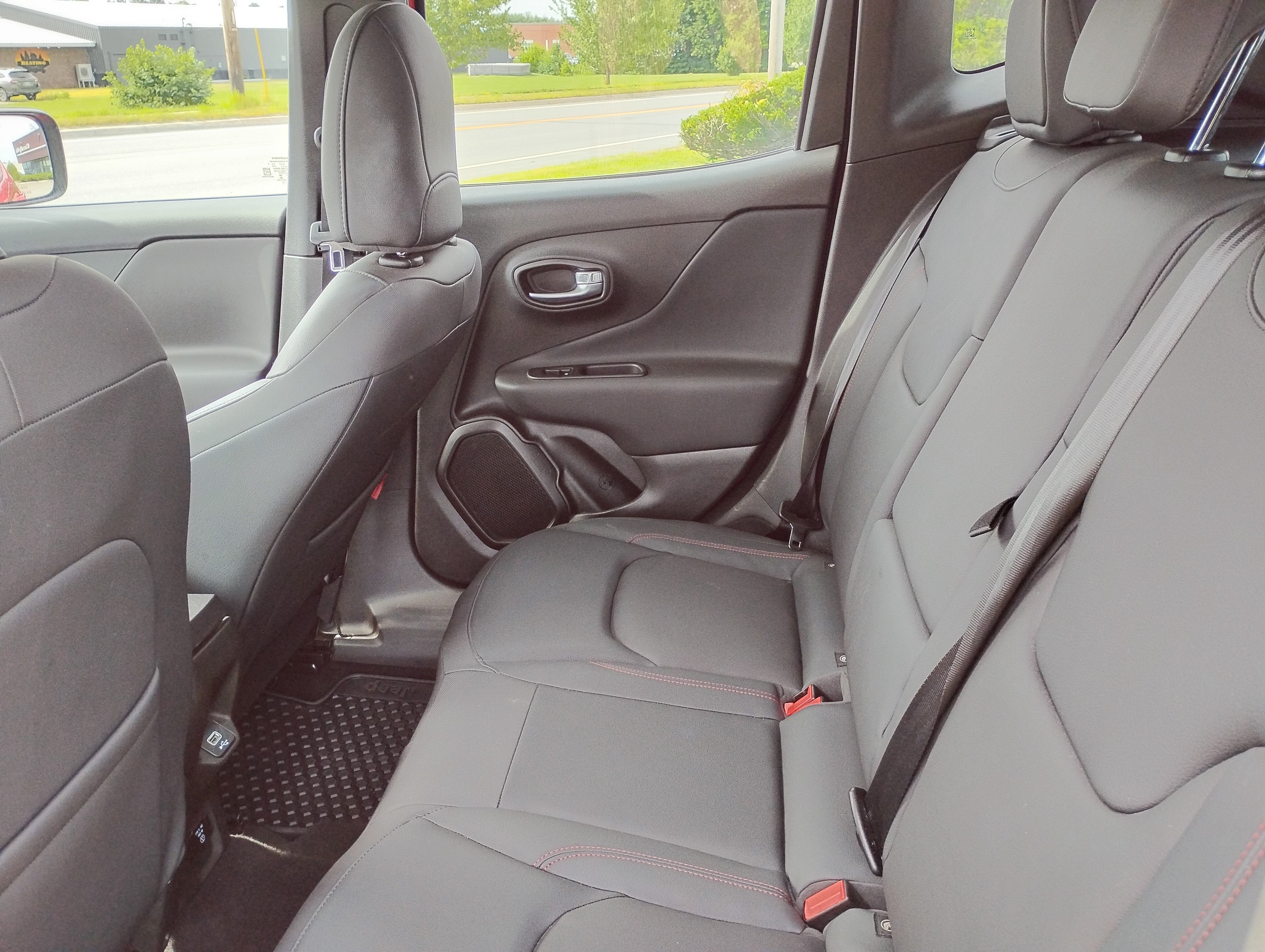 Used 2022 Colorado Red Clearcoat Jeep Trailhawk image 6