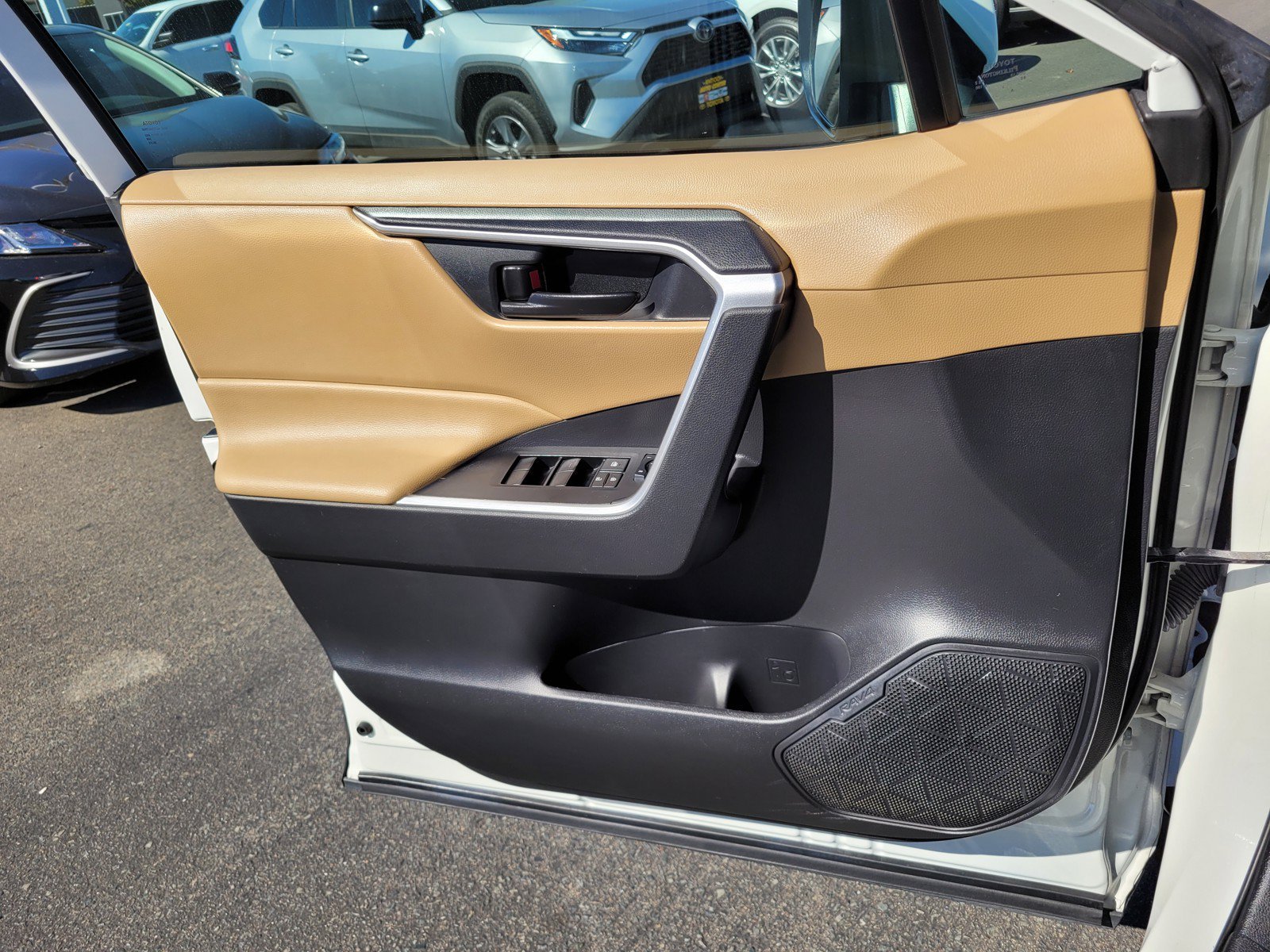 Used 2022  Toyota LE image 27