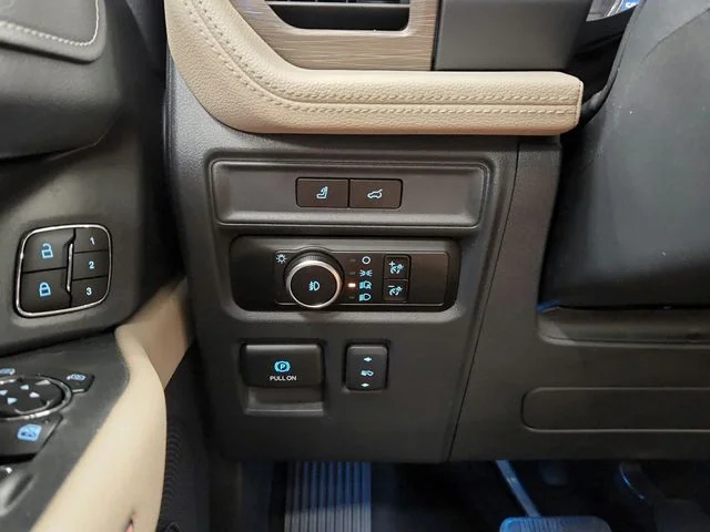 Used 2024 White Ford Limited image 29