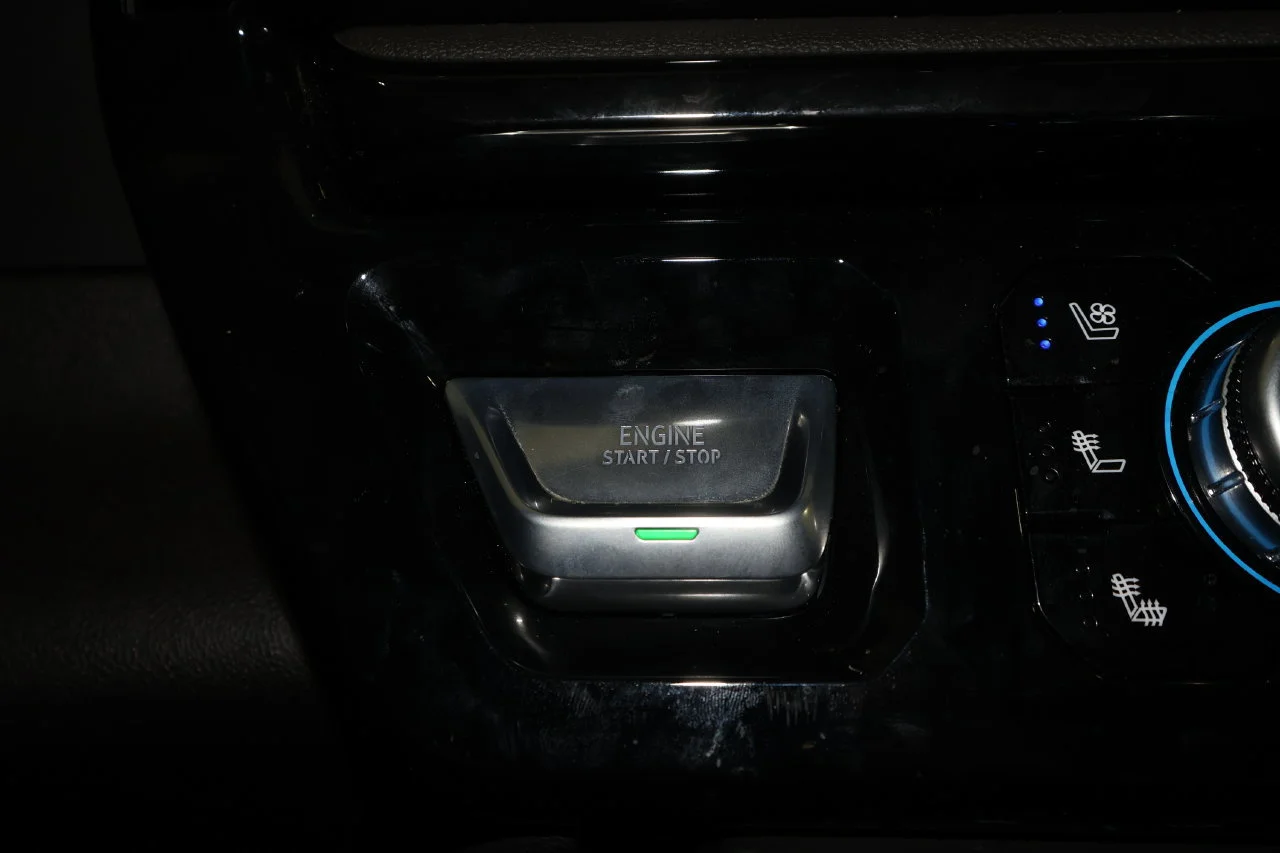 Certified Used 2025 Summit White GMC AT4 image 18