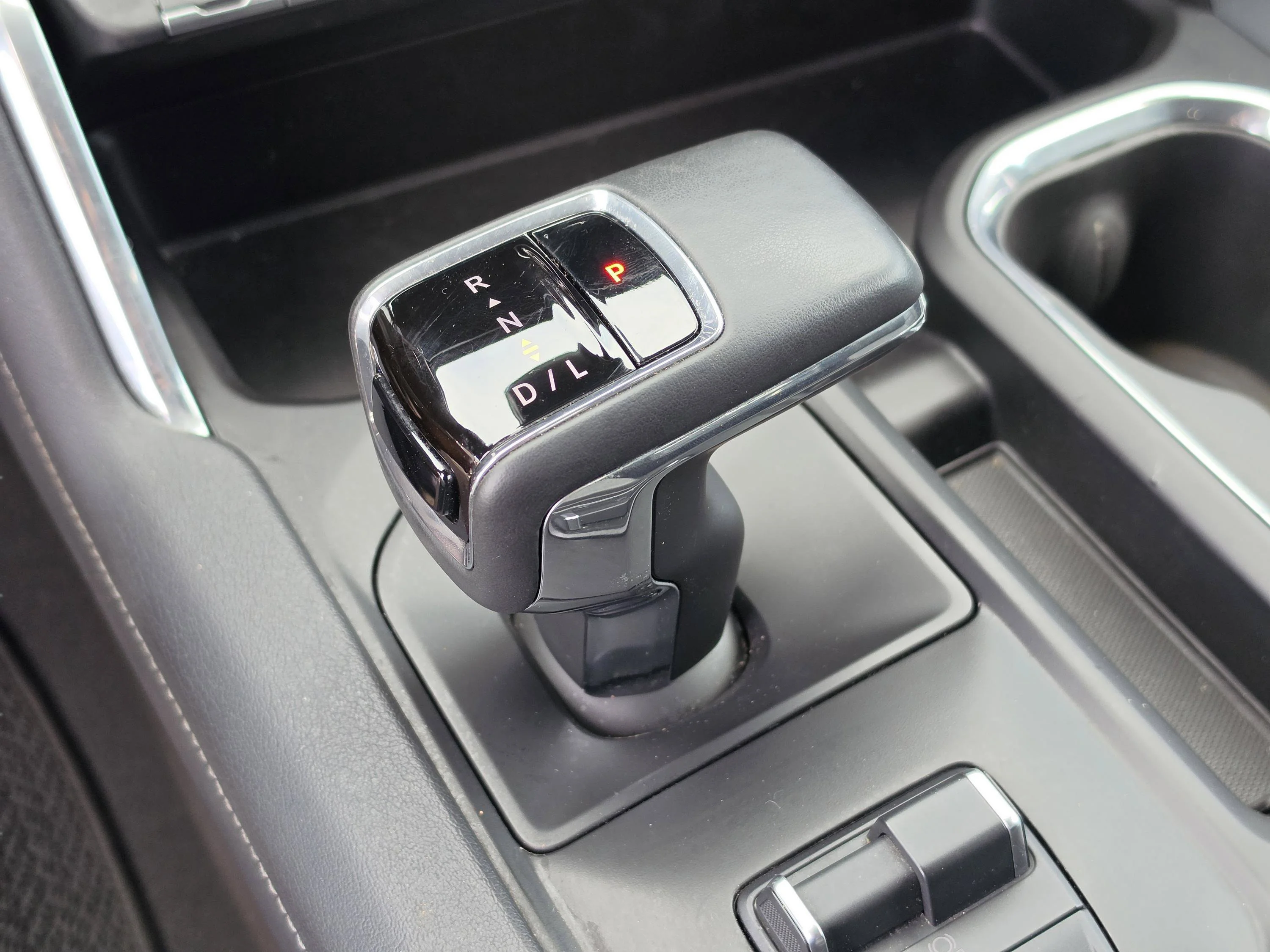 Used 2024 Sterling Metallic GMC Denali image 31