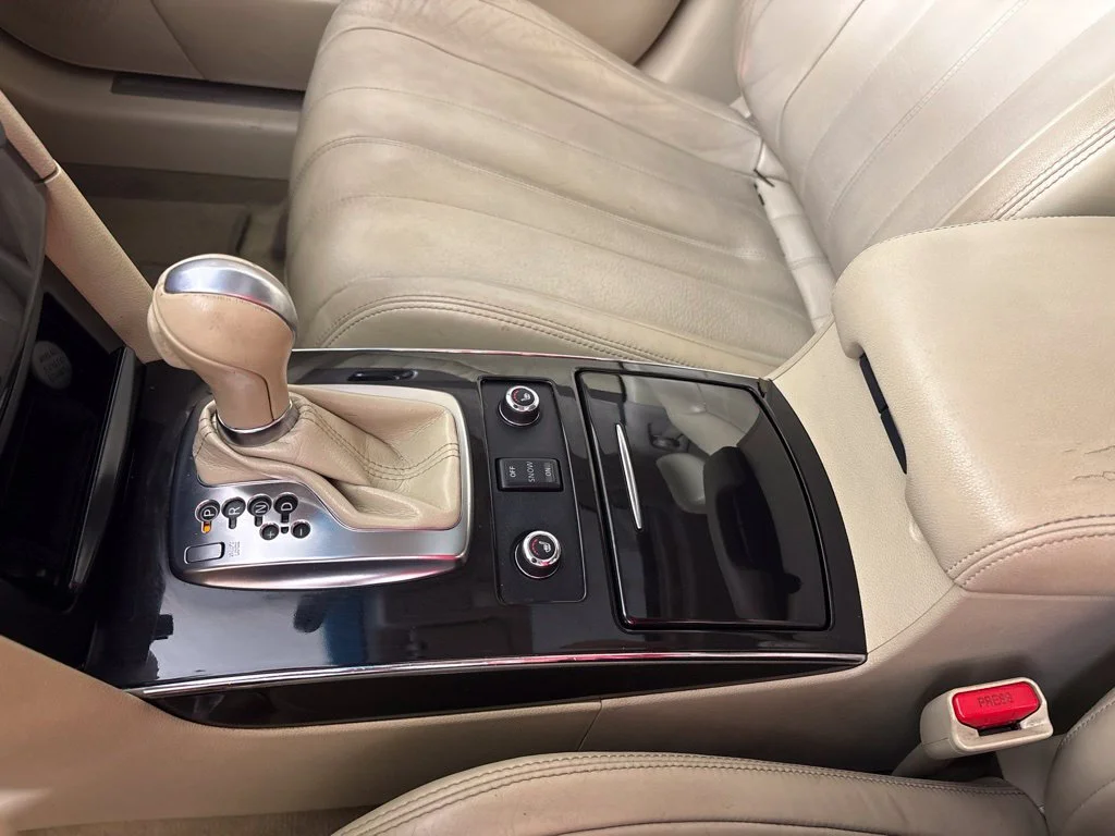 Used 2014 White INFINITI Base image 40