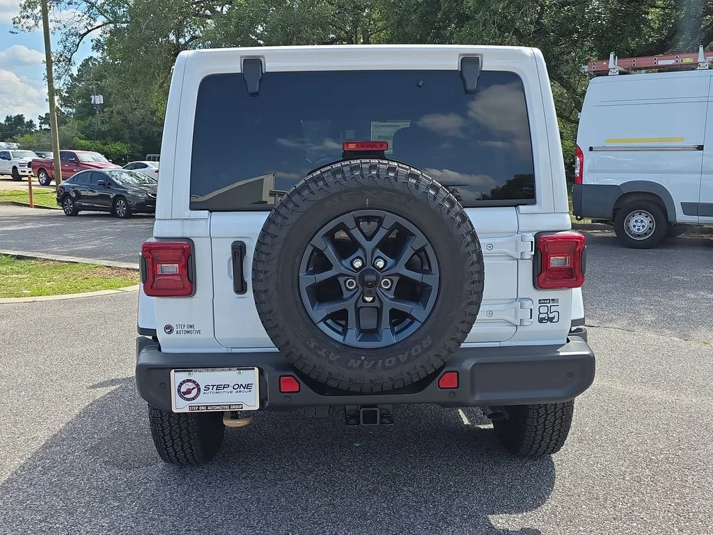 New 2026 Bright White Clear-Coat Exterior Paint Jeep  image 5