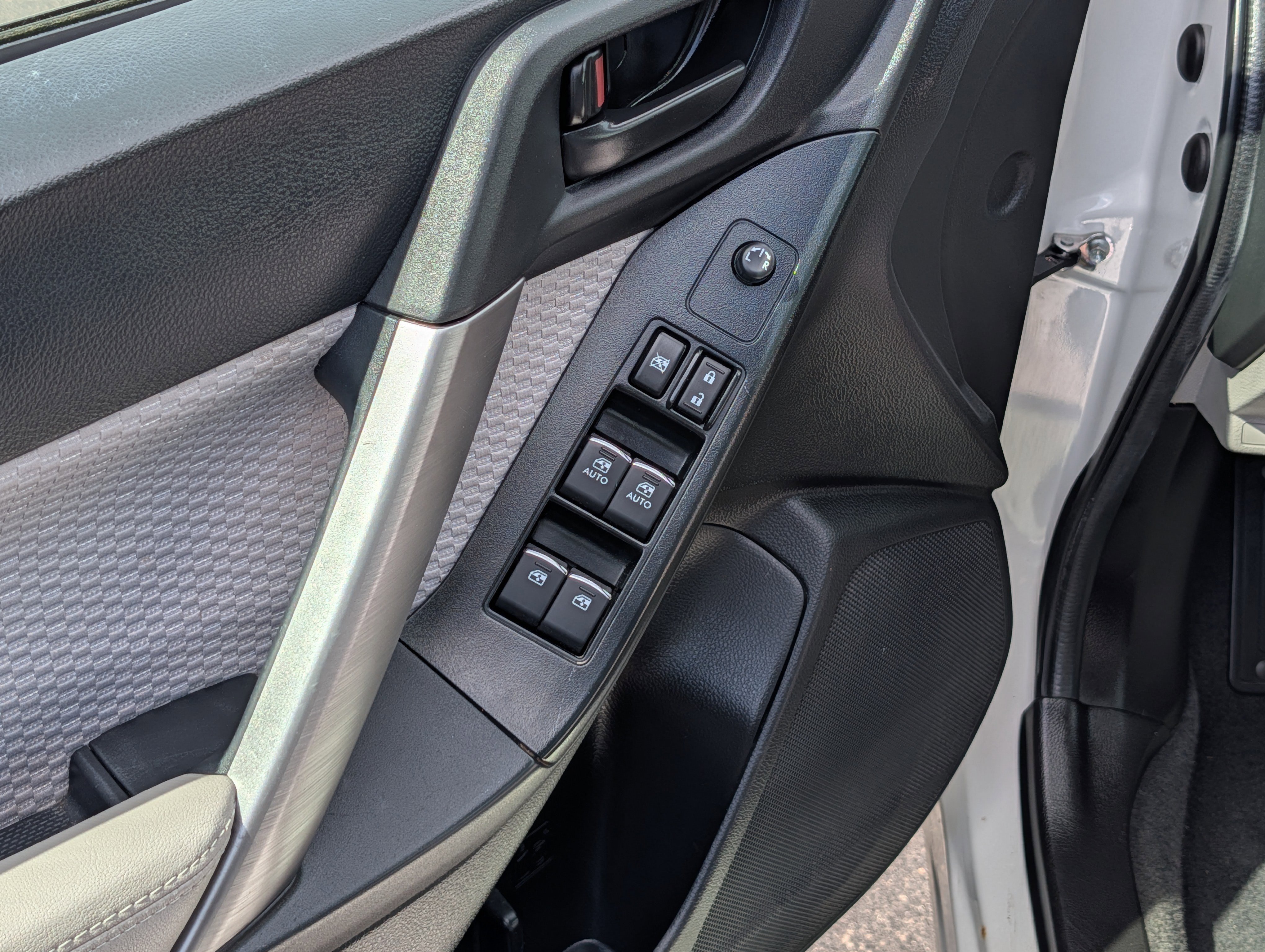 Used 2018 Crystal White Pearl Subaru Premium image 19