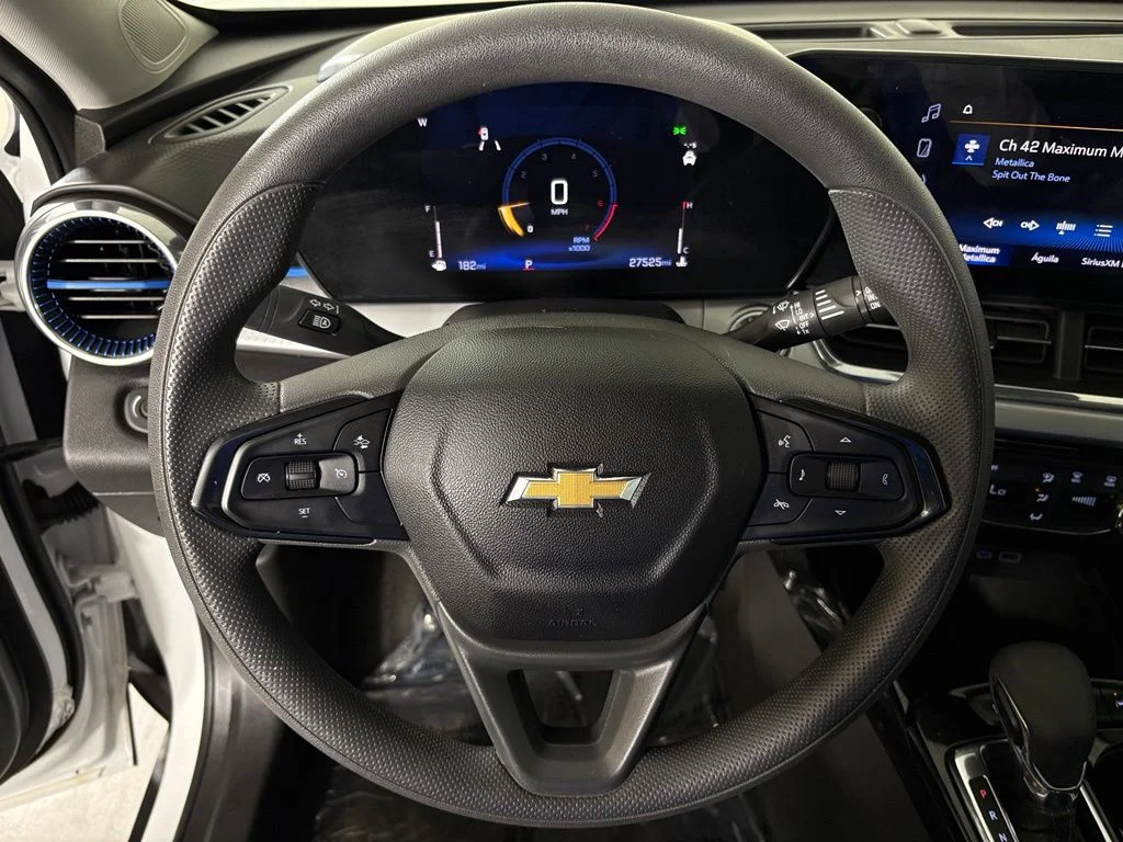 Used 2025 White Chevrolet LT image 22