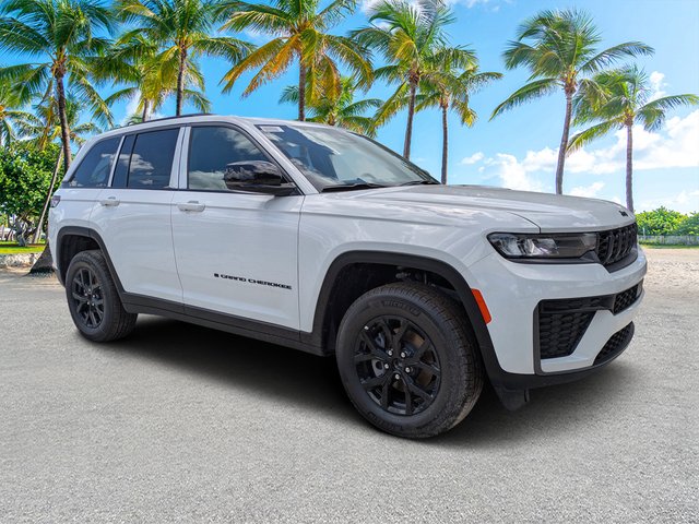 2026 Jeep Grand Cherokee Laredo Altitude
