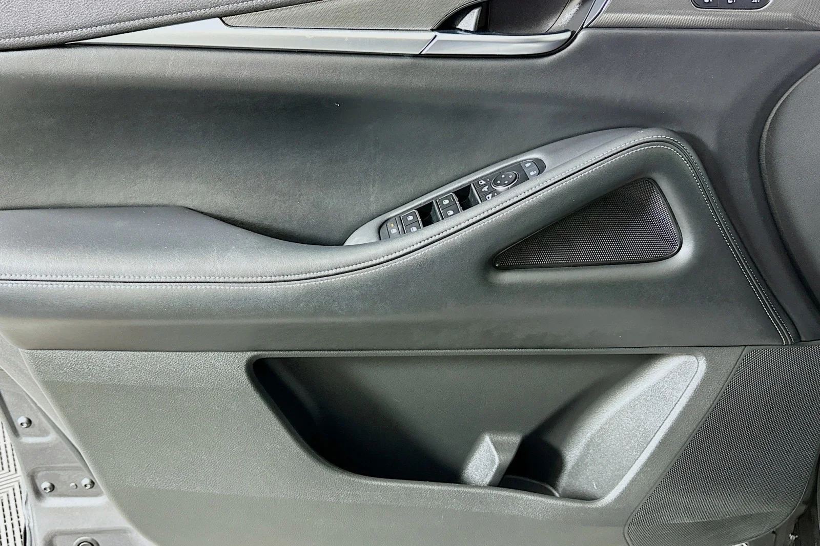 Used 2022 Graphite Shadow INFINITI LUXE image 22