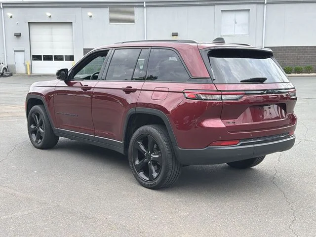 Used 2023 Red Jeep Altitude X image 3