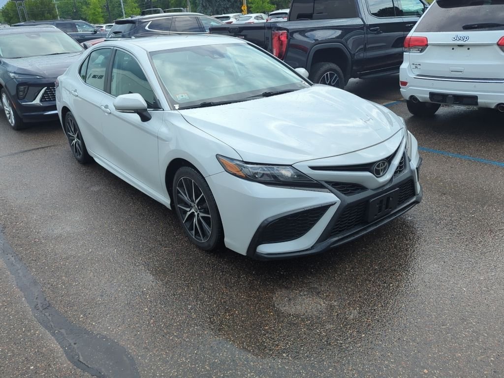 Used 2023 Ice Toyota SE image 3