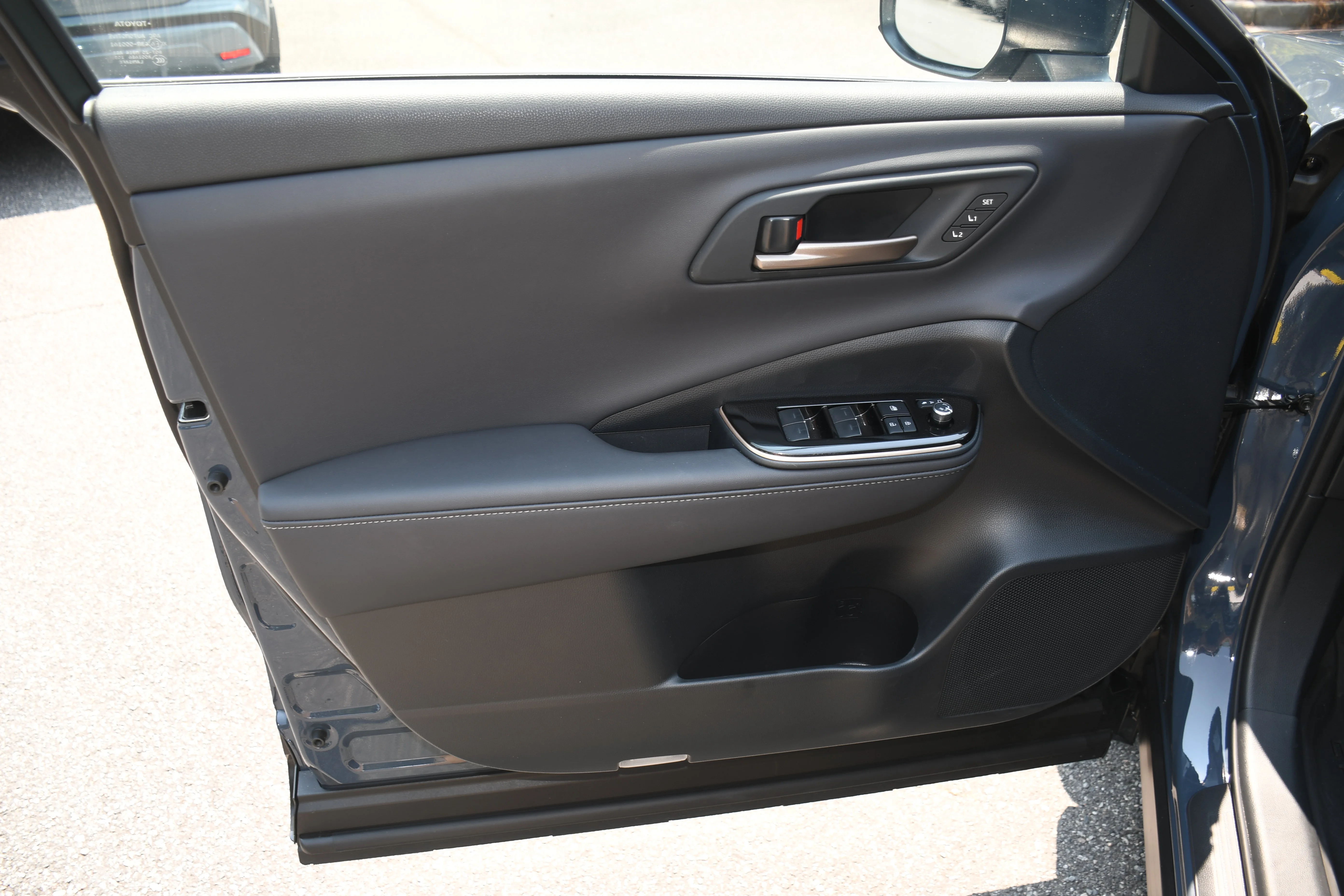 2025 Toyota Crown Signia Limited - Photo 10