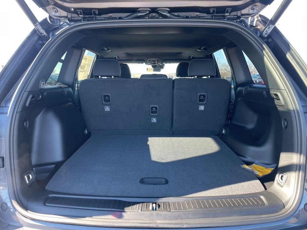 New 2026 Baltic Gray Metallic Clear-Coat Exterior Paint Jeep Laredo X image 32