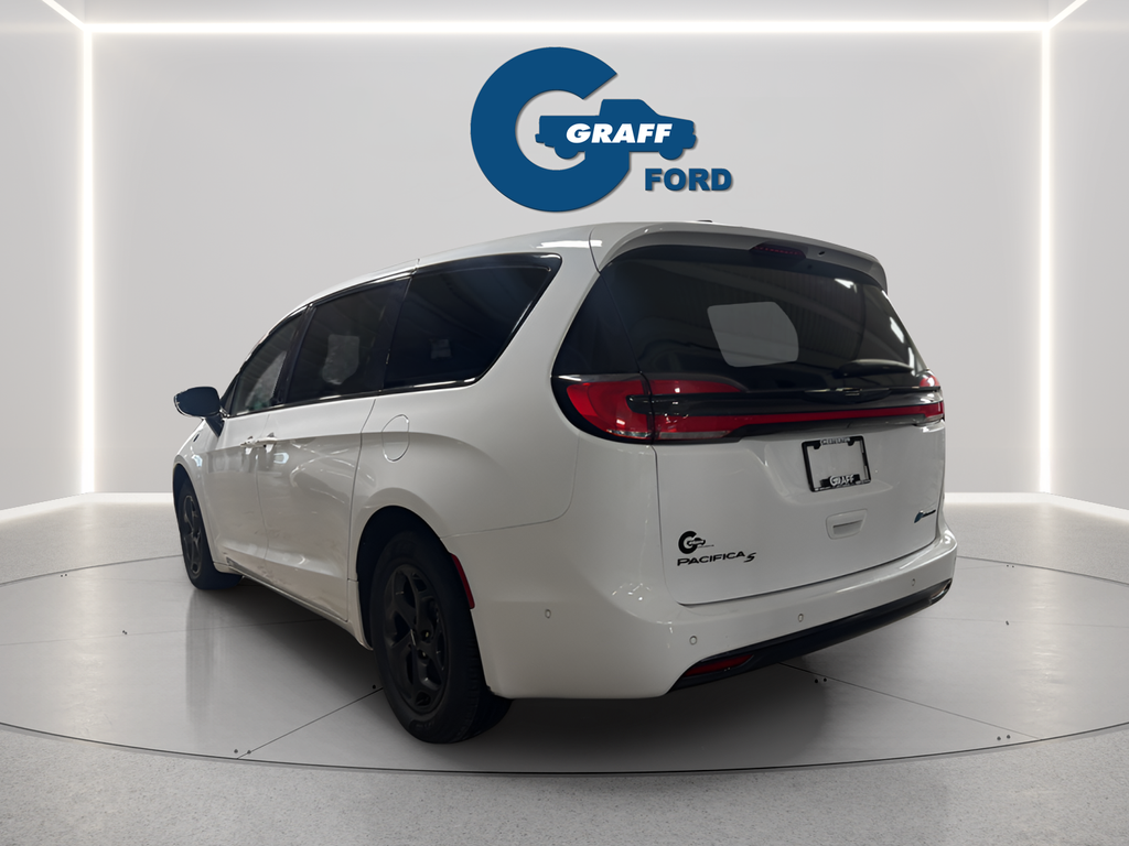 Used 2024 White Chrysler Select S Appearance image 9