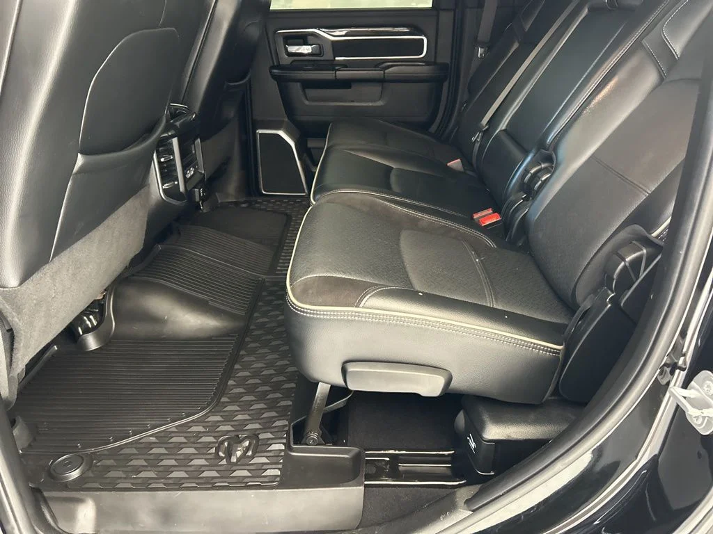 Used 2021 Diamond Black Ram Laramie image 17