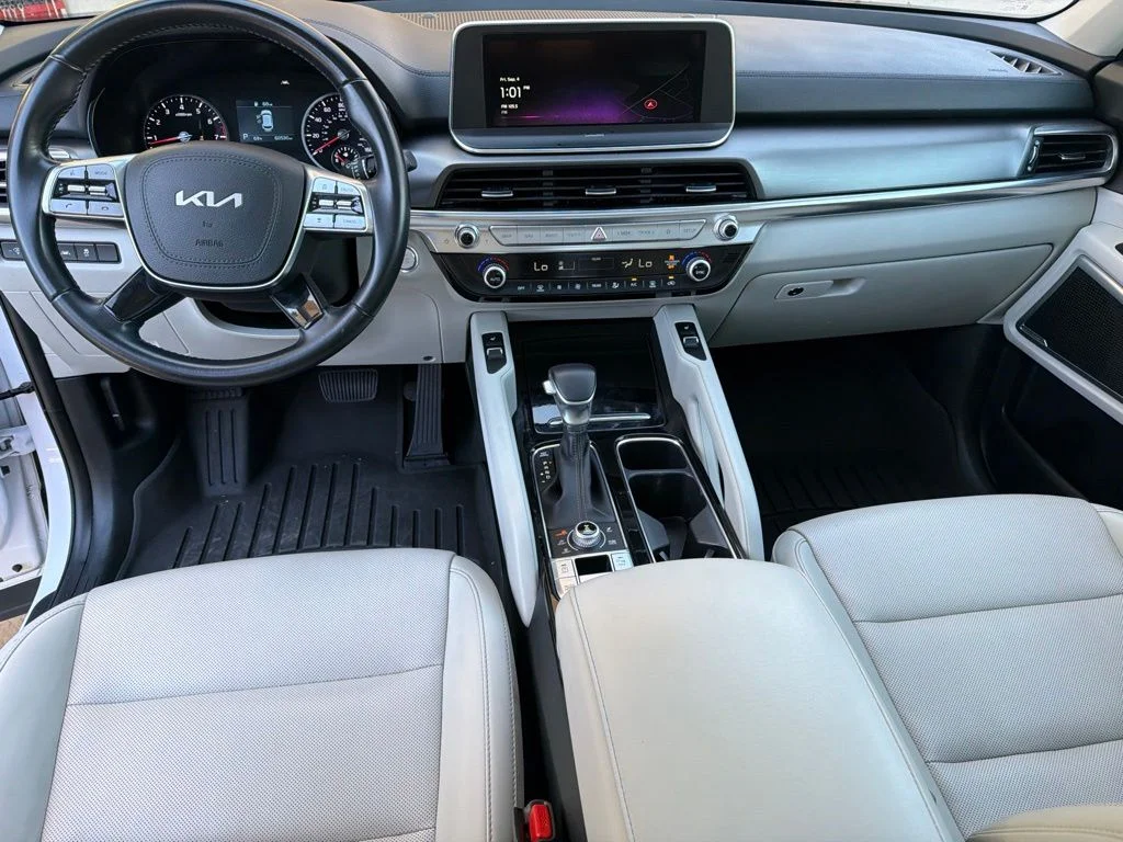 Used 2022 White Kia S image 20